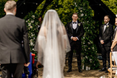 Barn-Wedding-Venue-Farnham-Bury-Court-Matthew-Lawrence-Photography8